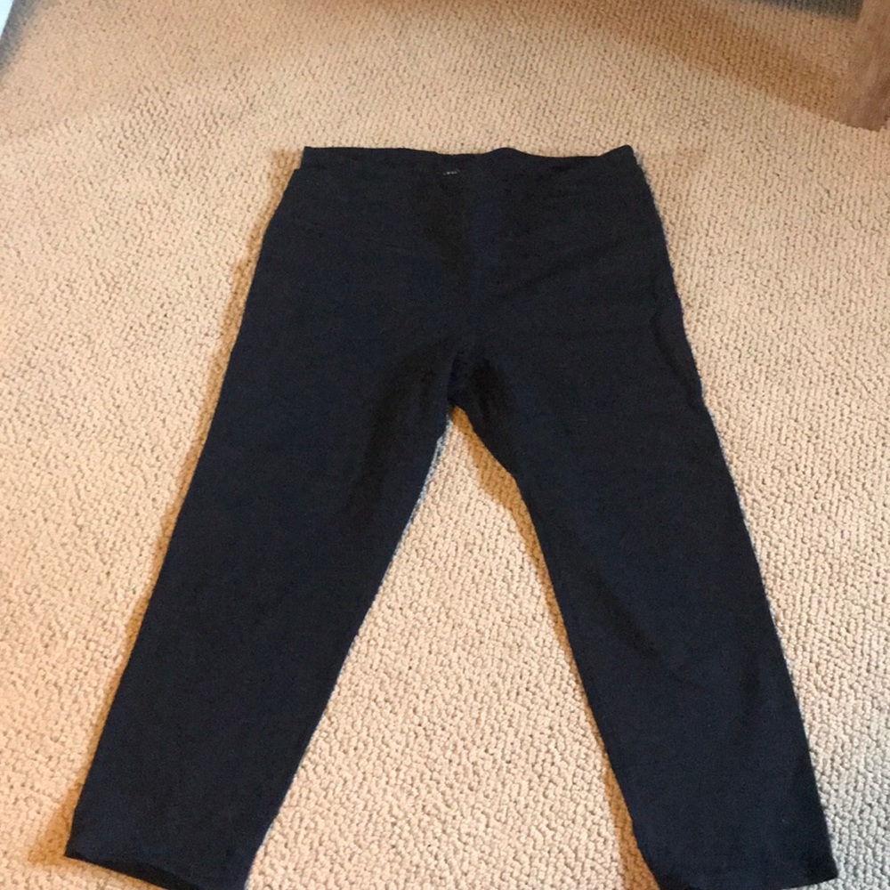 Athleta size medium mind over mat Capri legging